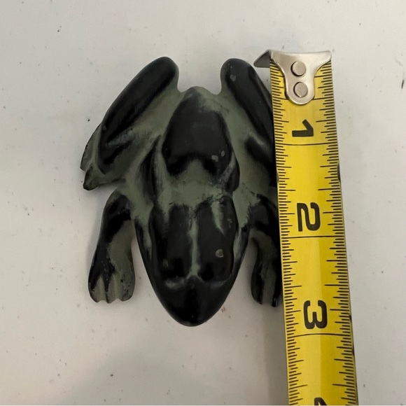 Vintage Virginia Metalcrafters Cast Iron 3” Frog Paperweight - Picture 9 of 10